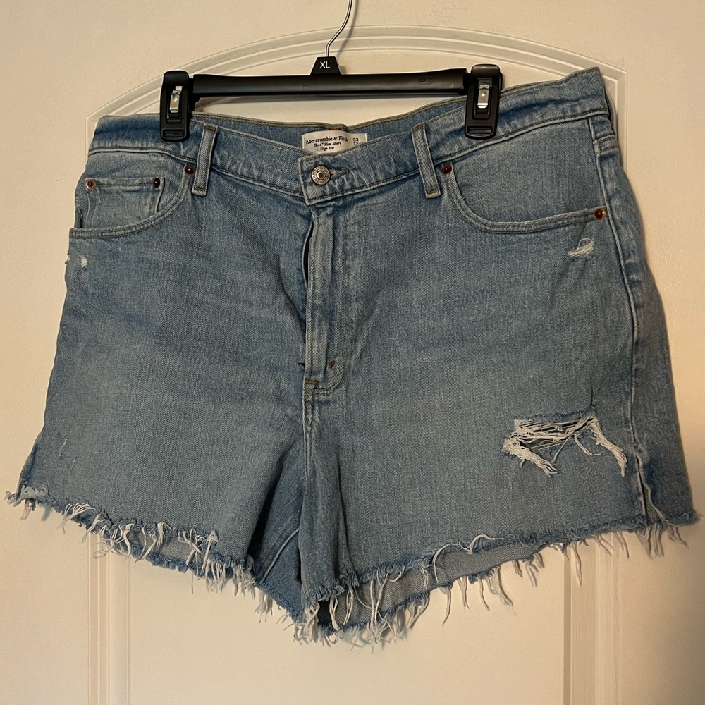Abercrombie & Fitch The 4” Mom Short High Rise - 33 / 16